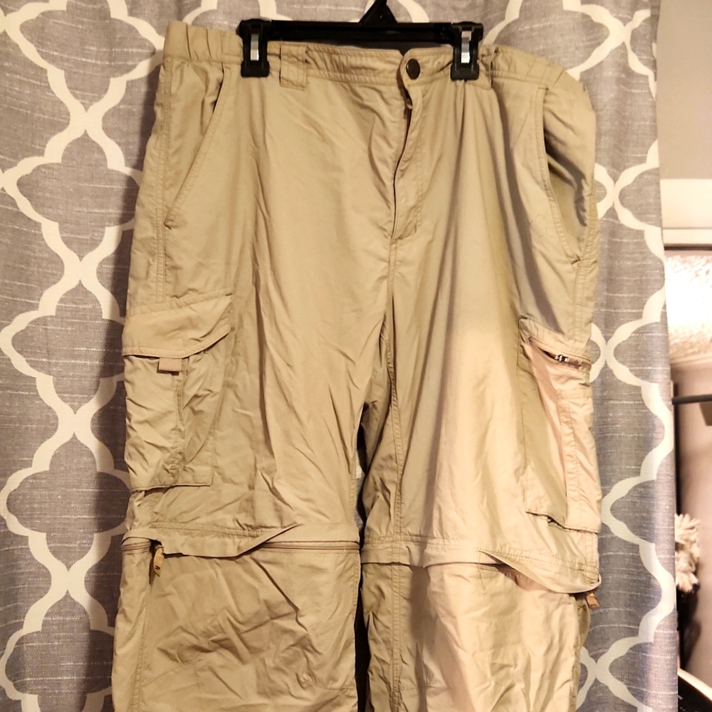 Men's Columbia omni shade zip away pants. 38x32